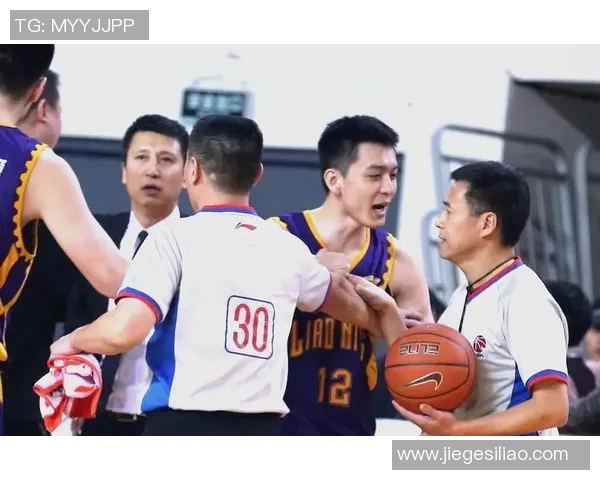 CBA联赛裁判判罚标准解析及历年争议事件回顾